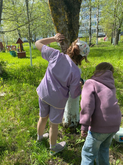Родители 2в на субботнике.